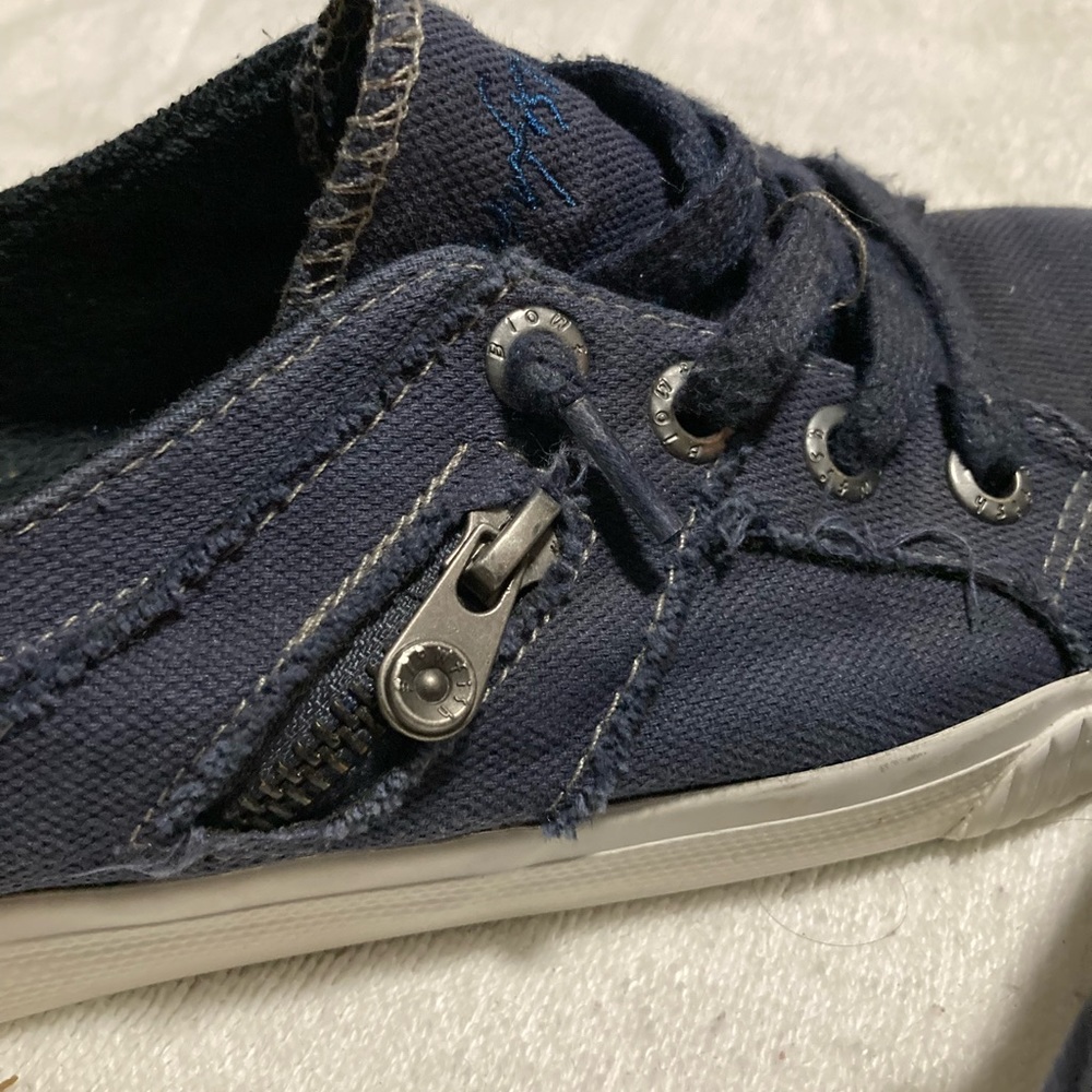 Navy Blowfish sneakers - Picture 3 of 4